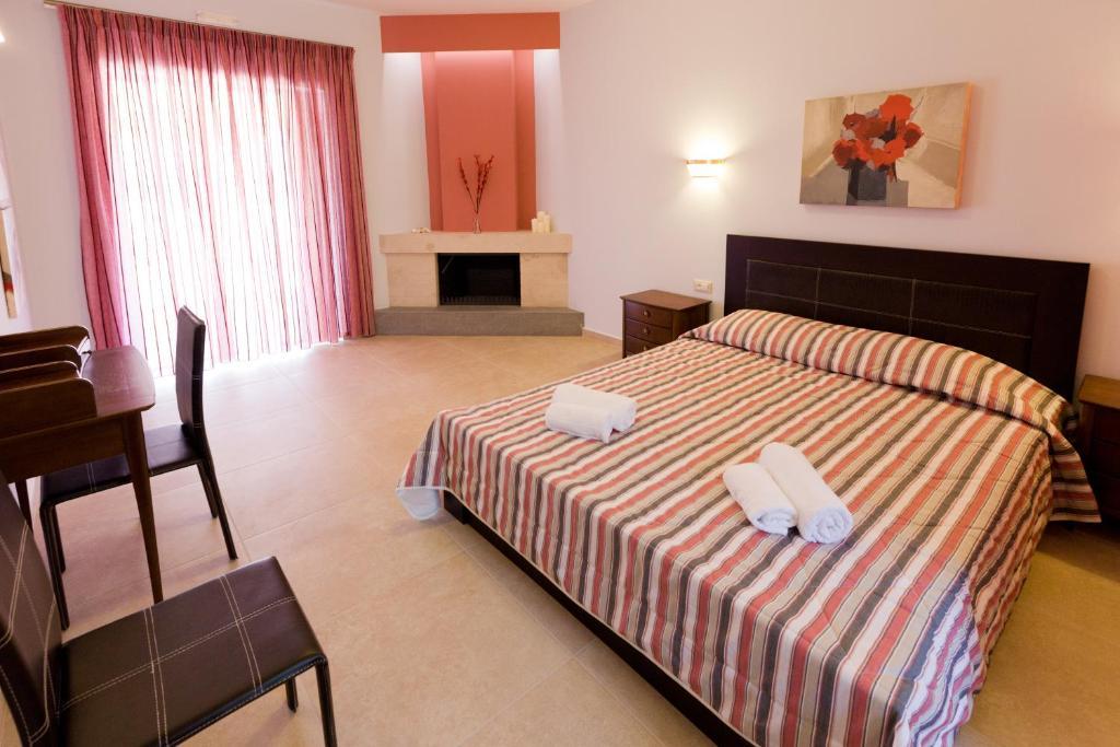 נאפפליו Aenaon Rooms חדר תמונה
